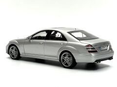 1:18 Mercedes-Benz S63 AMG W221 Iridium Silver - Autoart Dealer