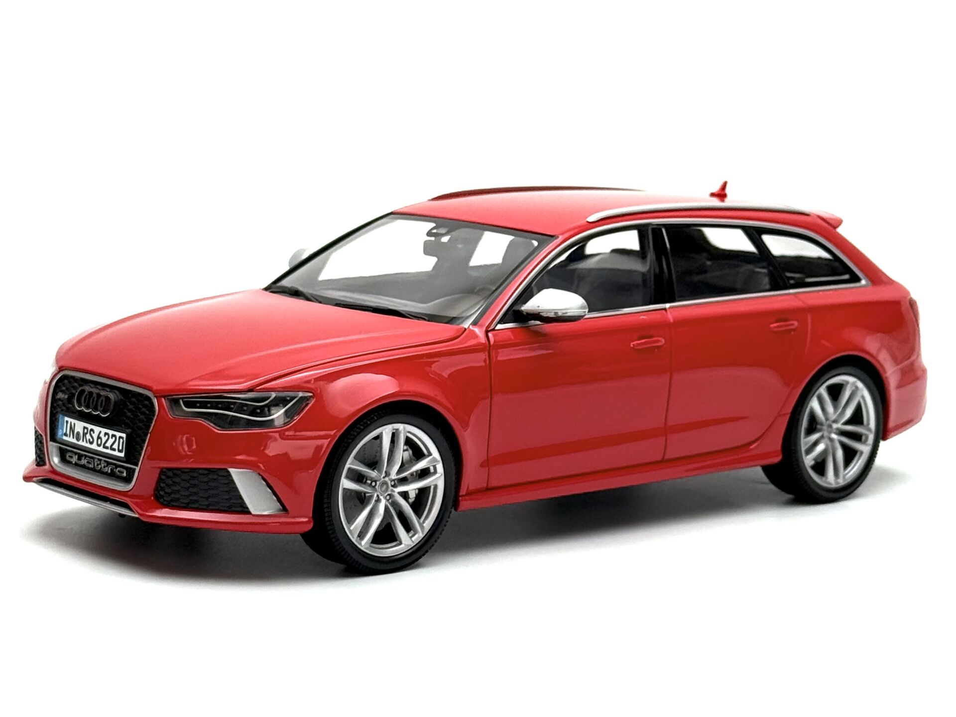 1:18 AUDI RS6 C7 Avant 2013 Red - Minichamps