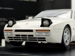 1:18 Porsche 944 Turbo White 1985 - Autoart