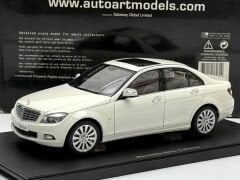 1:18 Mercedes-Benz C Class Elegance W204 White 76262 - Autoart