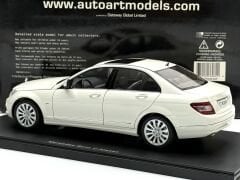 1:18 Mercedes-Benz C Class Elegance W204 White 76262 - Autoart