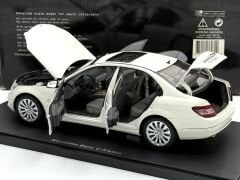 1:18 Mercedes-Benz C Class Elegance W204 White 76262 - Autoart
