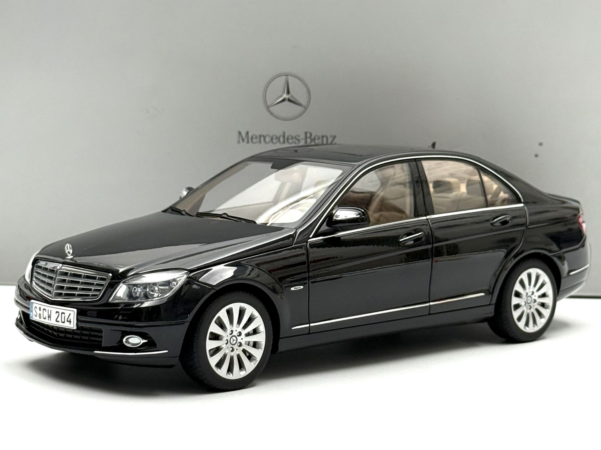 1:18 Mercedes-Benz C Class Elegance W204 Black - Autoart Dealer