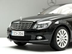 1:18 Mercedes-Benz C Class Elegance W204 Black - Autoart Dealer
