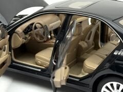 1:18 Mercedes-Benz C Class Elegance W204 Black - Autoart Dealer