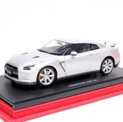 1:18 Nissan GT-R R35 Ultimate Metal Silver 2007 - Autoart