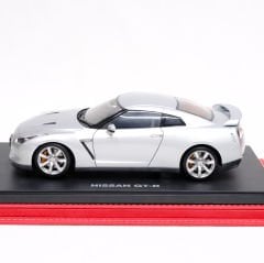 1:18 Nissan GT-R R35 Ultimate Metal Silver 2007 - Autoart