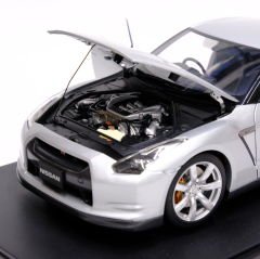 1:18 Nissan GT-R R35 Ultimate Metal Silver 2007 - Autoart