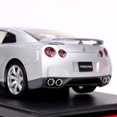 1:18 Nissan GT-R R35 Ultimate Metal Silver 2007 - Autoart