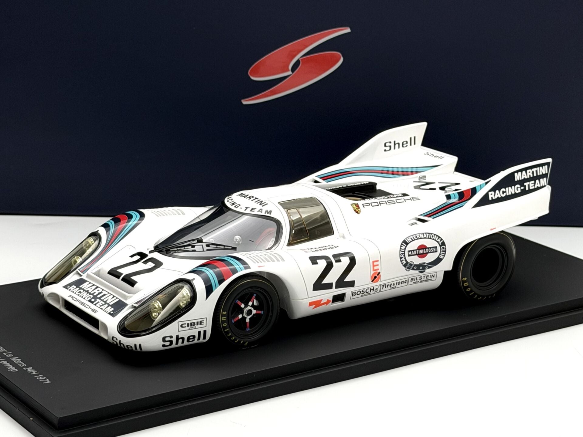 1:18 Porsche 917K Le Mans Winner 1971 with Showcase - Spark