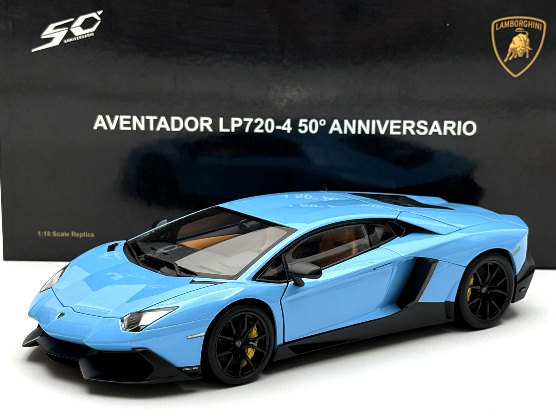 1:18 Lamborghini Aventador LP720-4 50.Yıl Blue 74682 - Autoart Signature