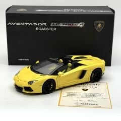 1:18 Lamborghini Aventador LP700-4 Roadster 74682 - Autoart Signature