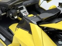 1:18 Lamborghini Aventador LP700-4 Roadster 74682 - Autoart Signature