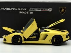 1:18 Lamborghini Aventador LP700-4 Roadster 74682 - Autoart Signature