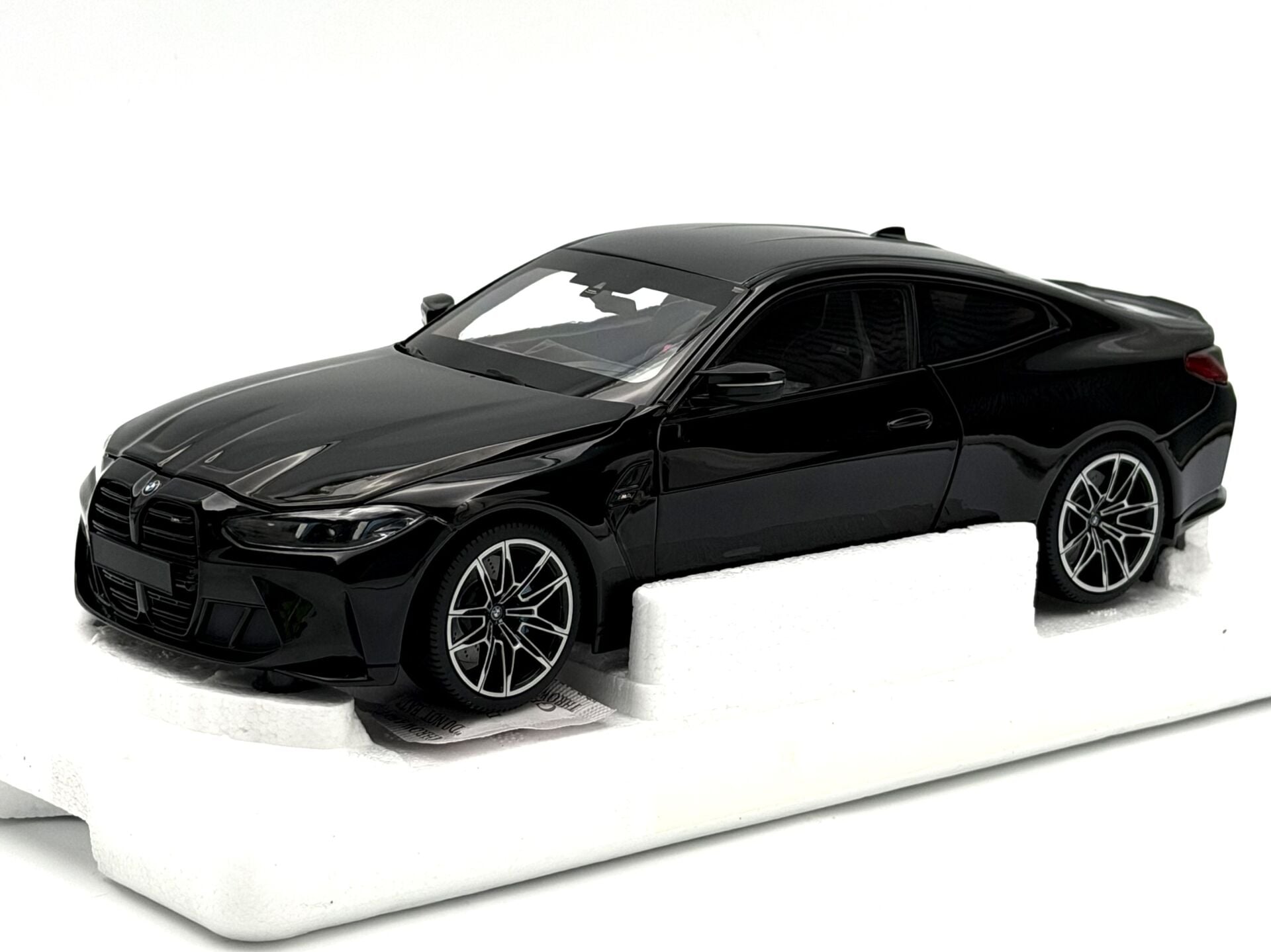 1:18 BMW M4 G82 Black Metallic 2024 - Minichamps