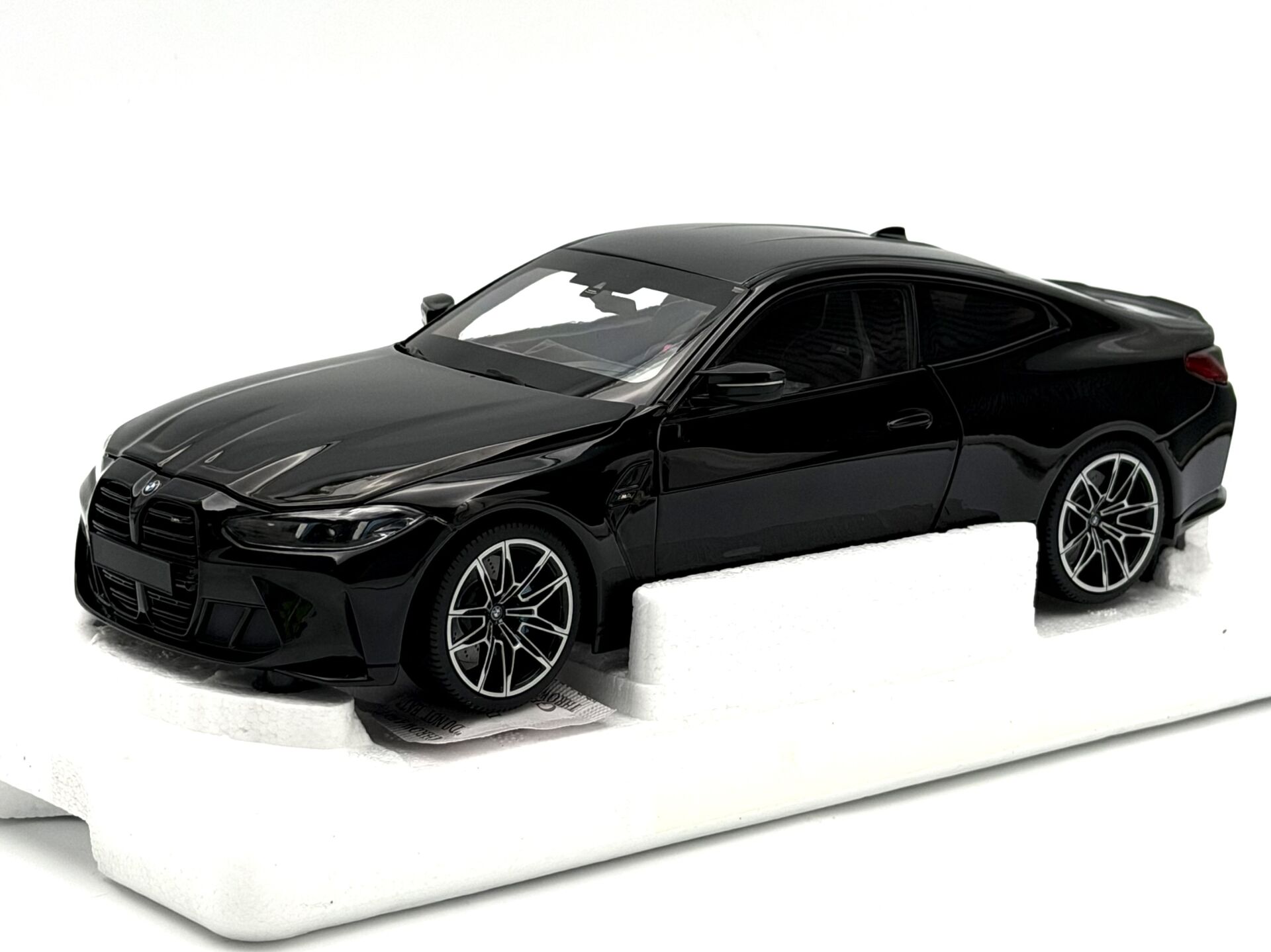 1:18 BMW M4 G82 Black Metallic 2024 - Minichamps