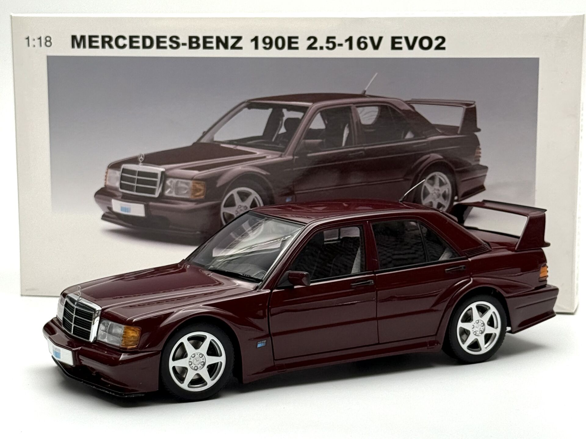 1:18 Mercedes-Benz 190E 2.5-16V EVO2 Barolot - Autoart Millennium