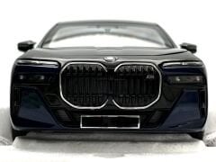1:18 BMW i7 M70 G70 Blue Metallic 2024 - Minichamps