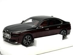 1:18 BMW i7 G70 Red/Black Metallic 2024 - Minichamps