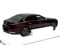 1:18 BMW i7 G70 Red/Black Metallic 2024 - Minichamps