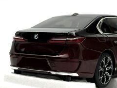 1:18 BMW i7 G70 Red/Black Metallic 2024 - Minichamps