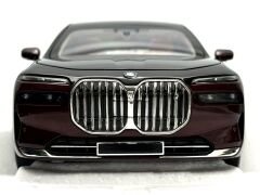 1:18 BMW i7 G70 Red/Black Metallic 2024 - Minichamps