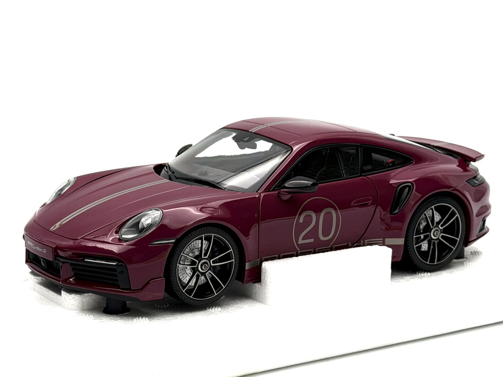 1:18 Porsche 911 992 Turbo S #20 Sport Design Red - Minichamps