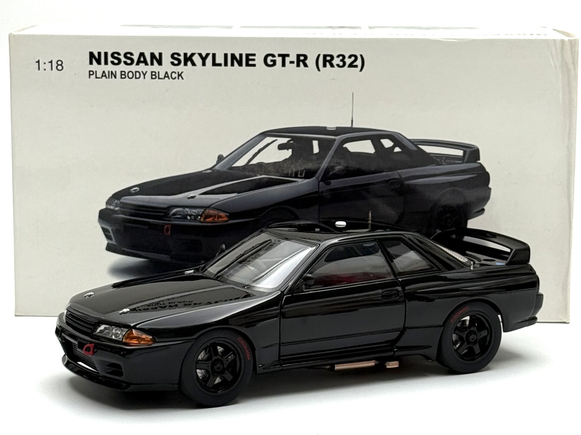 1:18 Nissan Skyline GT-R R32 Plain Body Gloss Black '92 - Autoart