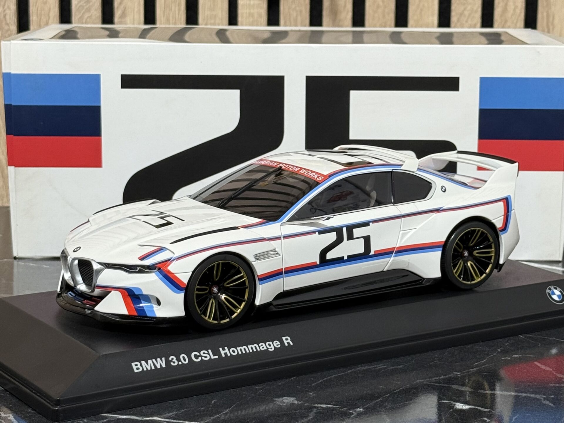 1:18 BMW 3.0 CSL R Hommage Collection 25th Year - Norev Dealer